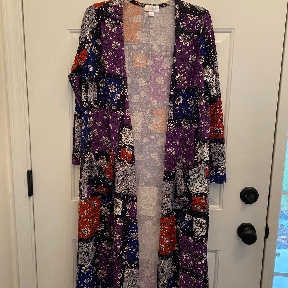 LULAROE ROBE SIZE MEDIUM FLOWER with front pockets long sleeve open front